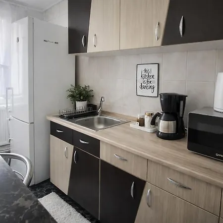 Apartament 50 Mp, 2 Camere, Decomandat, Self Check-In 24 H, Pacare In Zona, Brasov *