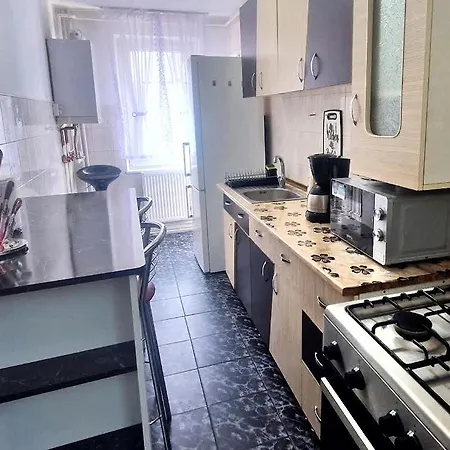 Lejlighed Apartament 50 Mp, 2 Camere, Decomandat, Self Check-In 24 H, Pacare In Zona, Brasov